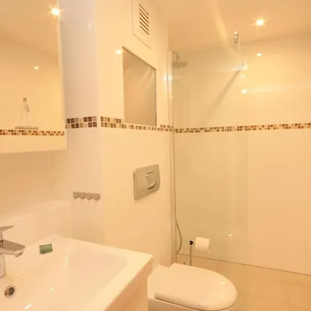 Maximilian Mit Balkon